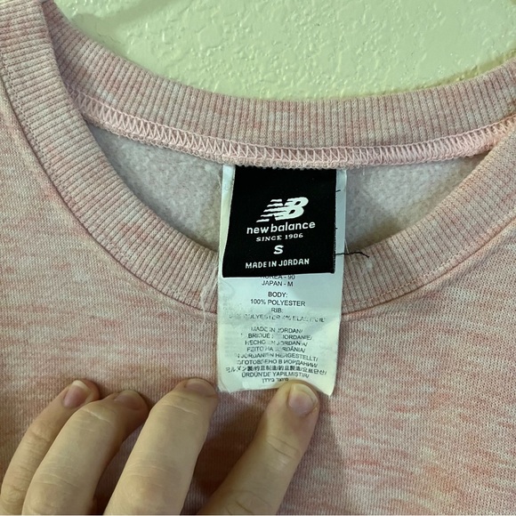 New Balance Women's Size Small Crew Neck Light Pink Heather Sweatshirt - Picture 5 of 9